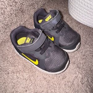 Nike Kids Black and Neon Yellow Sneakers